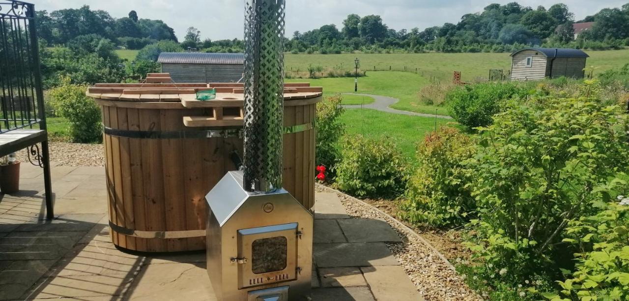 Villa Fair Farm Hideaway Waltham on the Wolds Exterior foto